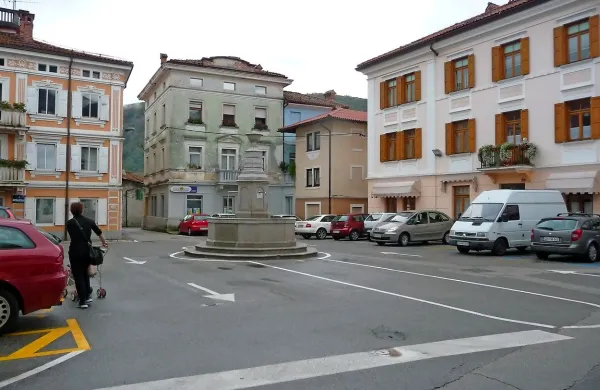 Tolminci so načeloma za to, da se zapre Trg 1. maja, a le, če bo dostopen za stanovalce, lokale, trgovine in dostavo, če bo občina uredila 
parkiranje in predvsem trg  oživila s prireditvami. 