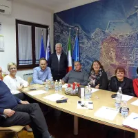 Na konstitutivni seji sveta KS Jagodje-Dobrava so se zbrali (z leve) 
Bojan Zadel, Ilenia Šavron Ukovič, Matjaž Gergeta, Maks Filipčič 
(ni več član), Giuliano Ritoša, Dolores Bernetič, Vida Orbanič in 
Branka Požar. 