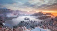 Pogled na Bled z Ojstrice, najlepša krajinska  fotografija letošnjega 
leta po izboru revije National Geographic