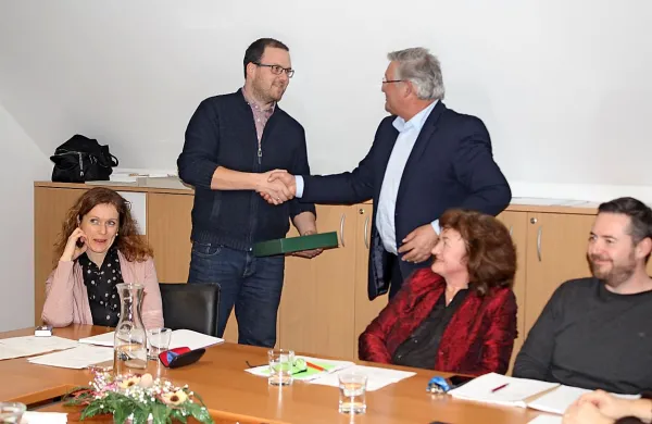 Kavčič je Uršiču  predal  verigo, ki je  bila štiri leta  v predalu.