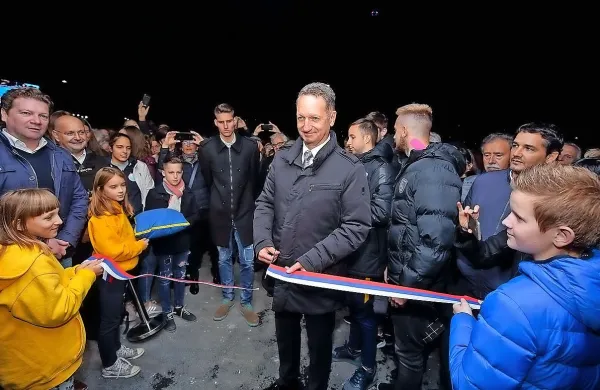 Dva dni pred volitvami sta Peter Bolčič (skrajno levo) in Boris 
Popovič še stala skupaj.   