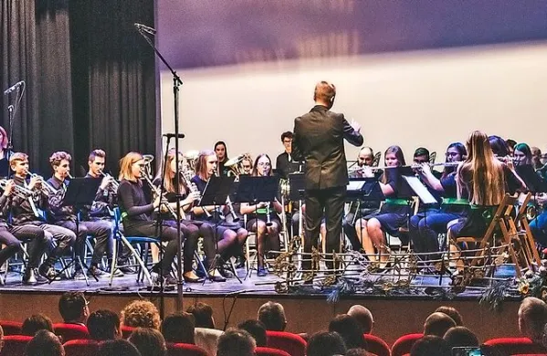 Glasbena šola Vinka Vodopivca Ajdovščina je 70-letnico praznovala na slavnostnem koncertu v Dvorani prve slovenske vlade.