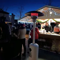 Robi Marsič (za pultom) iz Kantine Romano iz Popeter je z obiskom 
najbolj zadovoljen med vikendi.