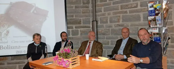 Knjigo Nekoč je bil Boliunz so v Boljuncu predstavili (z leve) Stojan 
Sancin, Devan Jagodic, Silvester Metlika, Aleksej Kalc in Izidor 
Sancin.