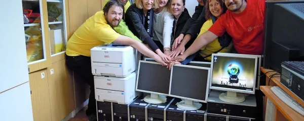 Zadovoljstvo ob vedenju, da bodo obnovljeni računalniki namesto 
na smetišču končali na mizah ljudi, ki si jih sicer ne morejo 
privoščiti.