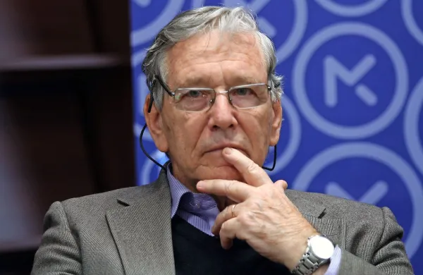 Umrl je izraelski pisatelj Amos Oz
