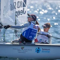 Jadralki Tina Mrak in Veronika Macarol sta  v razredu jadrnic 470 
postali evropski prvakinji in si tudi priborili tudi olimpijsko 
normo.