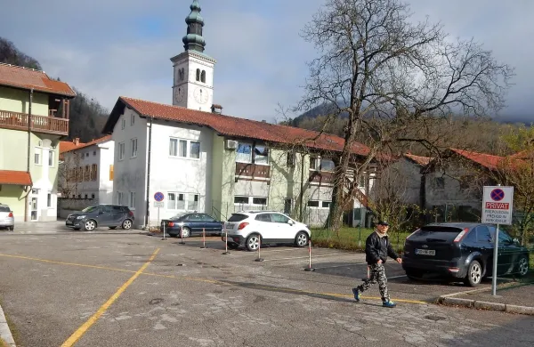   Občina je kupila zemljišče, s čimer naj bi odpravili težave glede 
dostopa do zdravstvenega doma.  