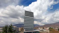 V letu 2019 naj bi v  Eda center, najvišjo in najbolj prazno stavbo v 
mestu, prišli novi najemniki.