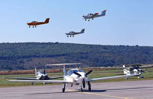

Družba v lasti srbskega poslovneža Miodraga Kostića je od Luke 
Koper decembra lani kupila 15-odstotni delež in zdaj obvladuje 
53,5 odstotka Aerodroma Portorož.