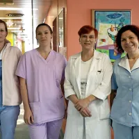 Livia Križnič, Tjaša Podgornik, Barbara Venier in Hajnal Vovk (z 
leve) v šempetrski porodnišnici že nestrpno čakajo prvega dojenčka v tem letu.