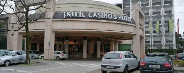 Katero ime je prav zapisano: H(h)otel Park ali Park H(h)otel
