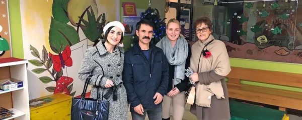 Suzanin mož Mile Sekuloski je skupaj s članicami Humanitarnega 
društva dr. Suzana Sekuloska  konec decembra obdaril otroke na 
pediatričnem oddelku izolske bolnišnice.