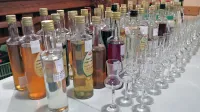 Vsakoletno ocenjevanje likerjev in žganj, nad katerim bdi sežanska kmetijska svetovalna služba, kaže 
na dvig kakovosti in dobre izdelke kraških in brkinskih kmetov. Letos je bilo na njem 60 vzorcev.