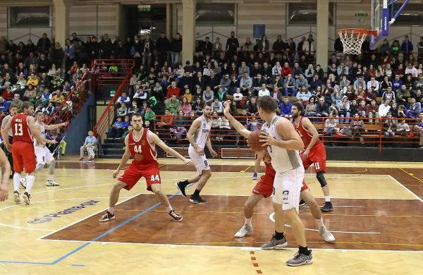 Srebovt sam proti Sežancem