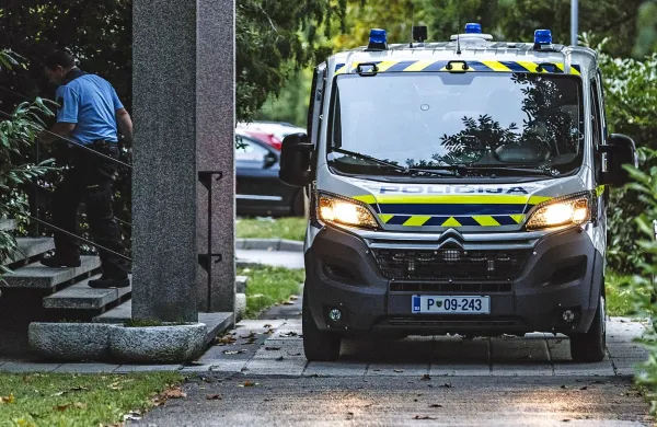 Osumljence so po prijetju septembra 2017 privedli k preiskovalnemu sodniku novogoriškega  sodišča, ki je za trojico odredil pripor. 