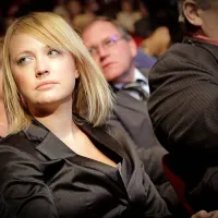 Župan Mestne občine Koper Aleš Bržan je danes podpisal sklep, s 
katerim je na mesto vršilke dolžnosti direktorja koprske občinske 
uprave imenoval Tamaro Kozlovič