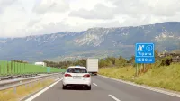Na hitri cesti H4 v bližini Vipave se je v petek zvečer zgodila 
roparska tatvina.