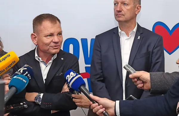 Odvetnik Franci Matoz (levo) je prepričan, da bo upravno sodišče 
poskrbelo za volilni preobrat v interesu Borisa Popoviča. 