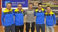 Domen Čnigoj (v sredini) s trenerji mlajših selekcij FC Bronx Škofije: (z leve) Draženko Vujić, Goran 
Stanič,  Marko Hrvatin in Tadej Blaževič.