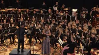 Obetavna saksafonistka Kristina Neli Lampe je z idrijskimi godbeniki zaigrala Aria & Improvisation Blaža Puciharja. 