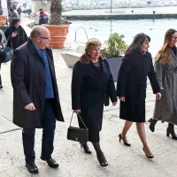 Ciprsko in slovensko prvo damo sta v Izoli spremljala  občinski 
svetnik in predsednik izolskega SD   Aleksej Skok  ter  Polonca 
Skendžič, vodja kabineta  župana  Danila Markočiča, ki pa se 
dogodka  ni udeležil.  