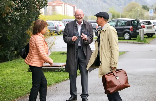 Sojenje četverici nekdanjih vodilnih v NLB zaradi ponarejanja 
listin bodo na novogoriškem sodišču ponovili.