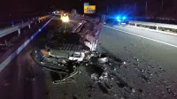 Na slovenskih cestah se je lani zgodilo nekaj več kot 18.000 nesreč, 
kar je 2,5 odstotka več kot predlani, vendar je v teh umrlo manj 
ljudi, prav tako se jih je manj hudo poškodovalo. 