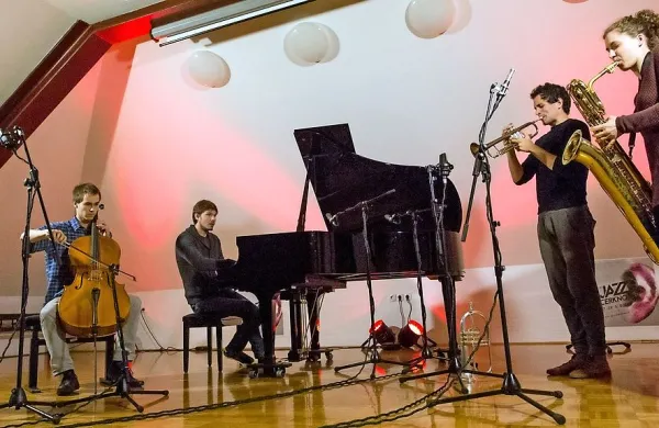 Iz Cerknega v širni svet