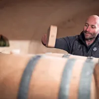 Aljoša Jakončič je na lestvici s svojo rdečo Carolino 2015 s 93 točkami.