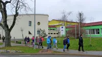 V divaški osnovni šoli so doslej mnogim šolarjem pomagali, da so 
se uspešneje učili,  s pomočjo javnih del.  Letos  sofinanciranja 
javnih del  ne bodo dobili - ker so bili na pošti drugi in ne prvi v 
vrsti. (Fotografija je simbolična)   