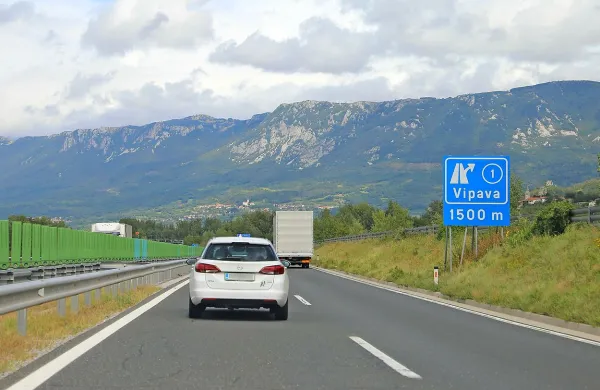 Gradnja treh testnih polj protivetrne zaščite bo stala 5,2 milijona 
evrov. 