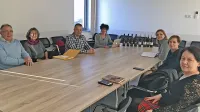 Udeleženci prvega srečanja javnih zavodov s področja turizma  (z 
leve): Stojan Ščuka, Polona Abram, Aleks Štolfa, Ariana Suhadolnik, Nataša Matevljič, Lorela Dobrila in Tina Čič.