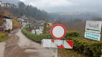  V cesto bodo dodatno vkopali še električni kabel, zapora od zjutraj 
do popoldneva bo trajala do spomladi. 