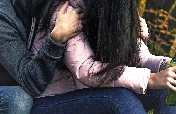 Četudi ni dvoma, da spolni odnos med vpletenima ni bil sporazumen, koprski višji sodniki v ponovnem sojenju moškega niso 
mogli obsoditi za posilstvo (prepoved “reformatio in peius”).