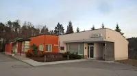 Podgrajci so nezadovoljni z delom  družinske ambulante, saj je 
zdravnica kdaj odsotna in čakalne dobe  tudi do dva tedna.  

