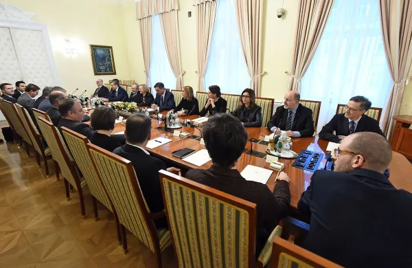 Trenutno ni zadostnega političnega soglasja  niti za spremembo 
okrajev niti za uvedbo preferenčnega glasu. 