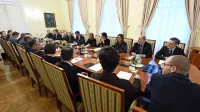 Trenutno ni zadostnega političnega soglasja  niti za spremembo 
okrajev niti za uvedbo preferenčnega glasu. 