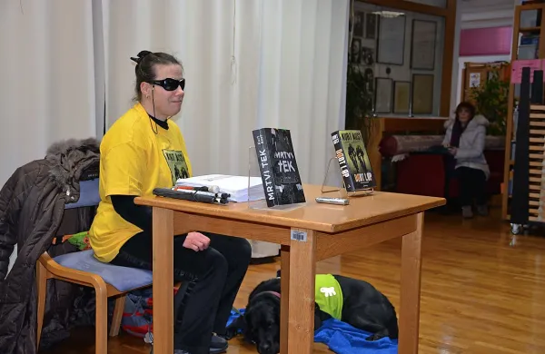 O knjižni uspešnici Mrtvi tek s prevajalko Ireno Mihelj
