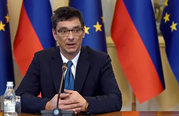 Peter Svetina za imenovanje na funkcijo varuha človekovih pravic 
potrebuje najmanj 60 glasov poslancev. 