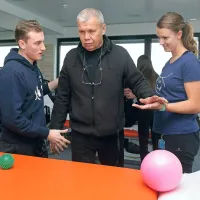 V postopku rehabilitacije sodelujejo različni strokovnjaki, med 
drugim fizioterapevti, ki uporabljajo različne tehnike in pripomočke.  