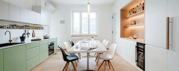 Kuhinja je osrednji prostor bivanja. Foto: Teodor Hribovšek 