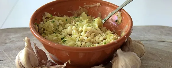Surovo zelje s česnom je v teh dneh najbolj učinkovita zaščita pred 
gripo in prehladi.