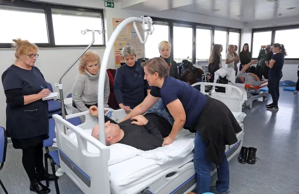 V rehabilitaciji po možganski kapi sodeluje  tim  strokovnjakov, del 
slednje so prikazali  na dnevu odprtih vrat v Izoli.  