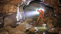 Češki jamarji so v Kačni jami odkrili nov rov in tako jamo podaljšali 
za vsaj 1,3 kilometra.