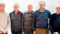 Marjan Miklavec (prvi z desne) s svojimi slikarskimi tovariši iz skupine Art FEMIPS, bo jutri prejel 
srebrno plaketo JSKD za dolgoletno delo na področju ljubiteljskega likovnega ustvarjanja.