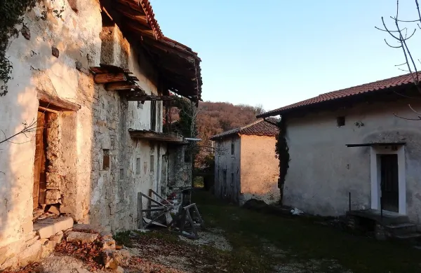  

 Investitorji nameravajo obnovo  vasi, ki naj bi jo predvajalo več 
televizij po Evropi, začeti že  maja.