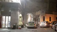 Nekaj minut po ropu so bili Sinatalovi varnostniki in policisti že 
pred trgovino v Piranu. 