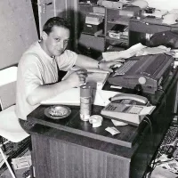  V nagrajenem dokumentarcu Chris the Swiss je Švicarka   Anja 
Kofmel  raziskala smrt  bratranca Christiana Würtenberga, ki  je kot 
vojni reporter leta 1992   umrl na Hrvaškem. 