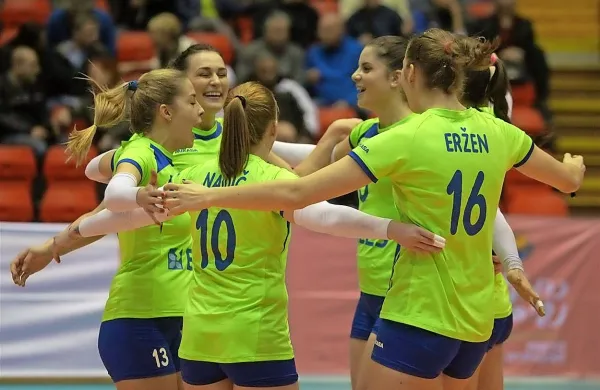 Slovenke so doslej zmagovale le v kvalifikacijah. Ali bodo tudi na 
EP?